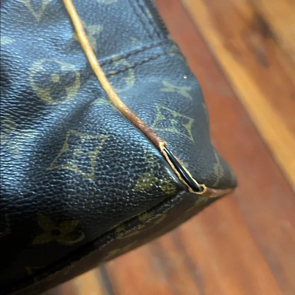 Louis Vuitton Monogram Manhattan PM - Picture 11 of 17